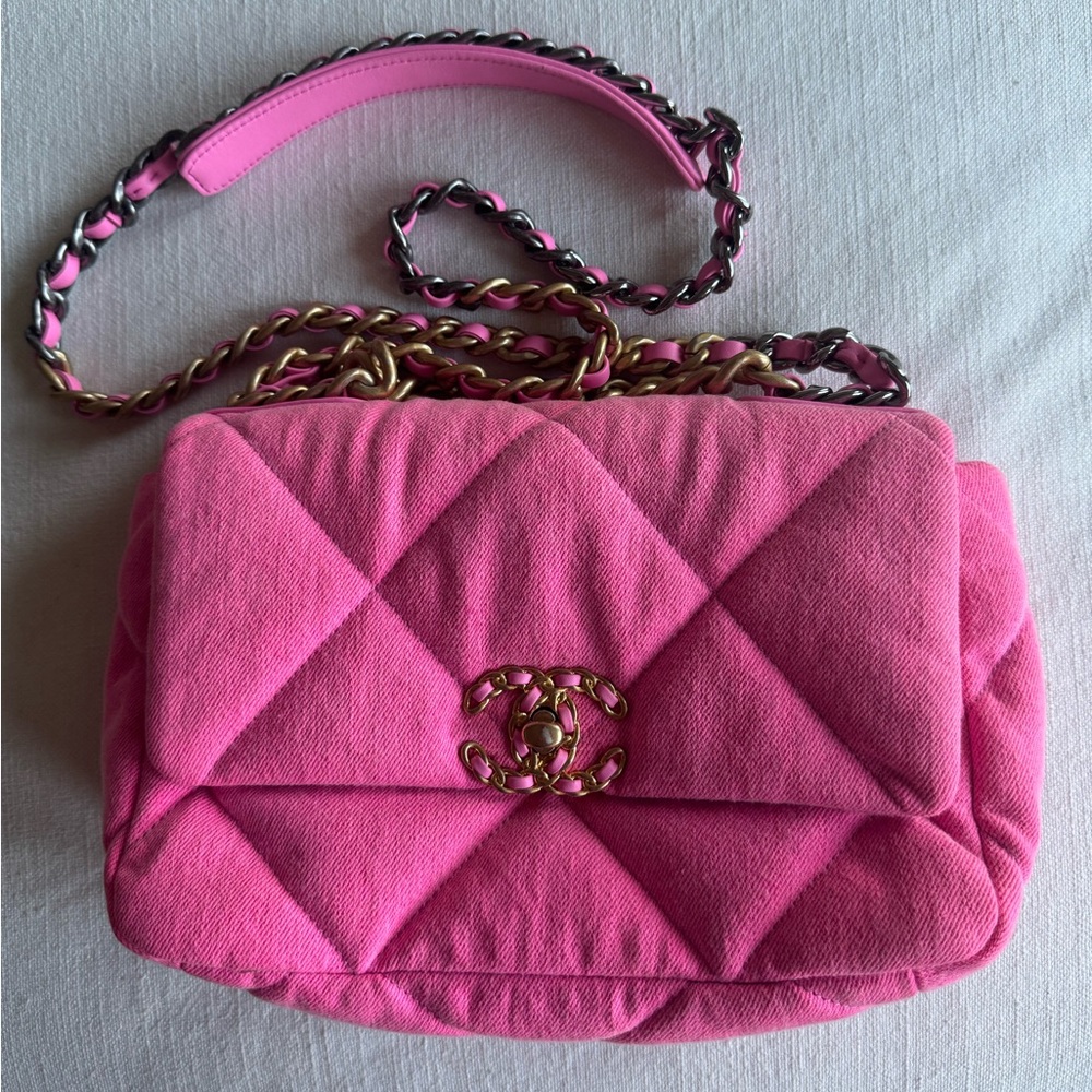 Chanel 19 flip bag quilted denim - Pink